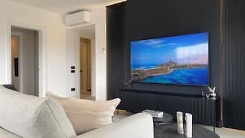 Smart-TV, Bücher, Stereoanlage