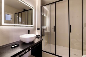 Regadera, amenidades de baño ecológicas, secadora de cabello, bidet 