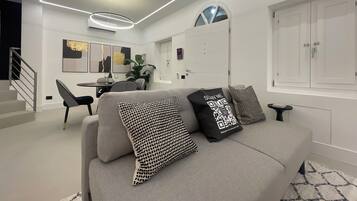 Smart TV, libri, impianto stereo
