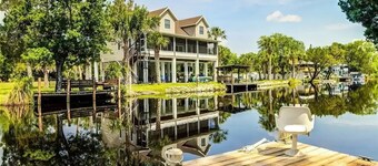 Relaxing Escape-Charming 2-bedroom house in Homosassa on the water with WiFi 