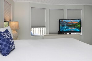 House, Multiple Beds (Livin' Like Larry)