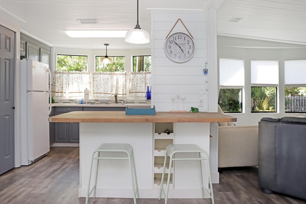 House, Multiple Beds (Livin' Like Larry) | Private kitchen | Oven, toaster
