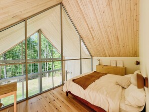 4 bedrooms, desk, iron/ironing board, travel cot - Mont-Tremblant North side | Scandinavian Chalet with Spa (Les Laurentides)