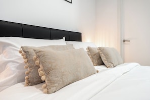 1 bedroom, iron/ironing board, WiFi, bed sheets - "Las Damas de Madrid 10 minutes from downtown" (Madrid)