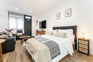 1 bedroom, iron/ironing board, WiFi, bed sheets - "Las Damas de Madrid 10 minutes from downtown" (Madrid)