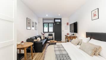 1 slaapkamer, een strijkplank/strijkijzer, wifi, beddengoed