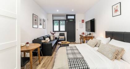 "Las Damas de Madrid 10 minutes from downtown"