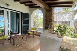 Terrace/patio - Apartment in villa with direct access to the sea, suitable for families with children (Sas Linnas Siccas)