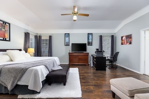 5 bedrooms, desk, iron/ironing board, free WiFi - RARE FIND! Heatd Pool Spa GameRoom Summer Special! (San Antonio)