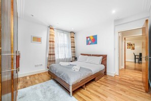 1 bedroom, bed sheets - Modern 1 Bedroom Flat
 (London)