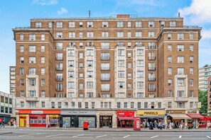 Exterior - Modern 1 Bedroom Flat
 (London)