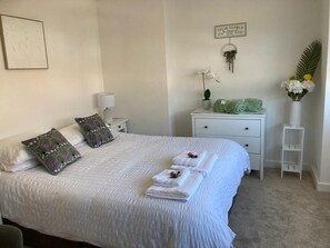 4 bedrooms, in-room safe, desk, WiFi - Home away from home in Henley on Thames (Henley-on-Thames)
