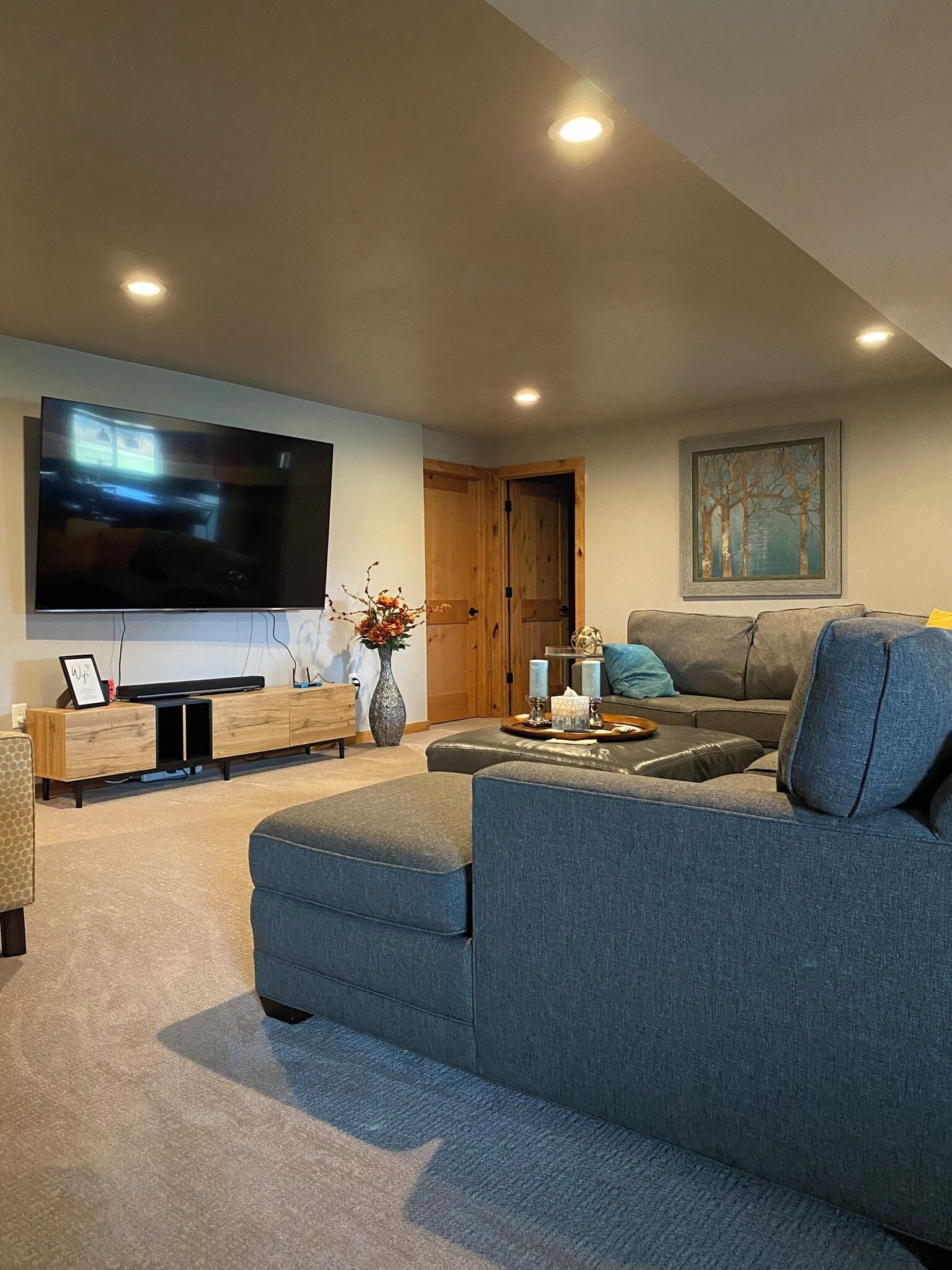 智能电视、壁炉、桌上足球