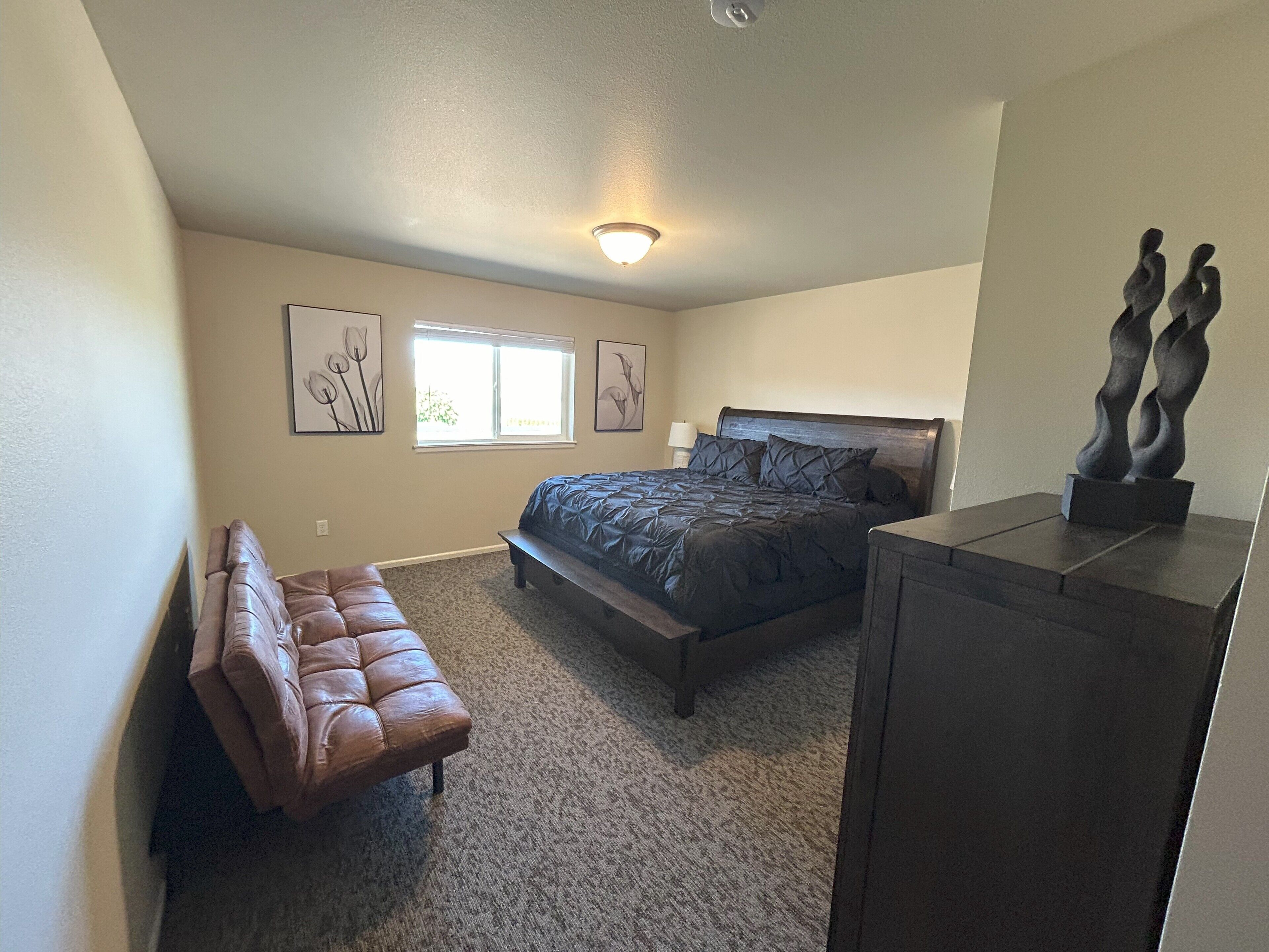 3 多间卧室、办公桌、熨斗/熨衣板、WiFi