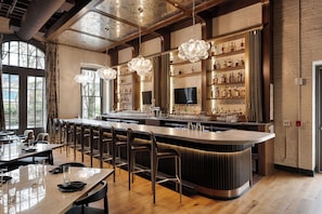 Bar (on property) - The Delegate (Frankfort)