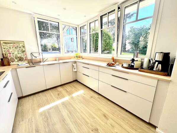 Private kitchen - La Villa Ti An Dudou Luxe et Confort, Plages, Gr34 (Clohars-Carnoët)
