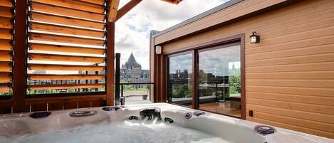 Tina de hidromasaje al aire libre