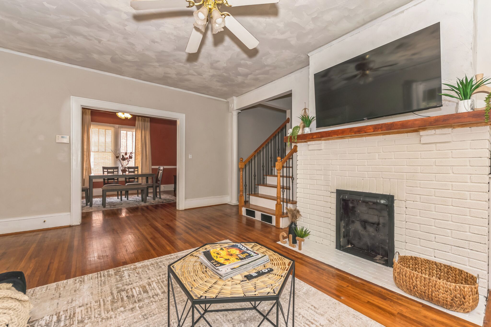 Spacious & Stylish 4BR w Fireplace-Up to 12 people