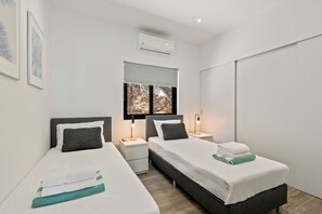 3 室のベッドルーム、アイロン / アイロン台、旅行用ベビーベッド、WiFi (無料)