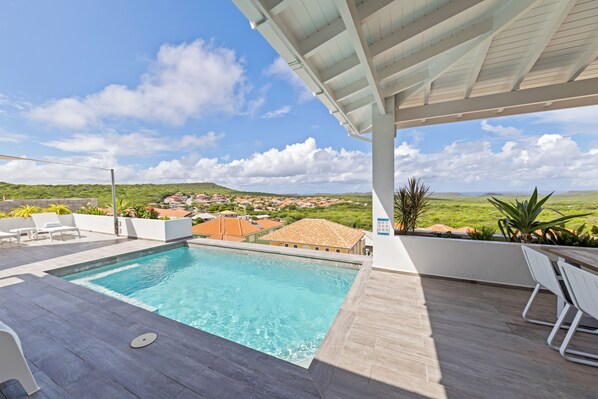 حمّام سباحة خارجي