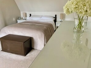 2 dormitorios, tabla de planchar con plancha, wifi gratis y ropa de cama