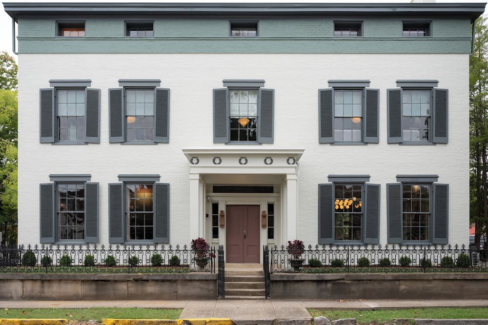 The Ashbrook Hotel