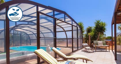 Villa with Jacuzzi and Heatable Pool