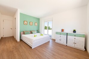 5 chambres, fer et planche à repasser, Wi-Fi gratuit, draps fournis
