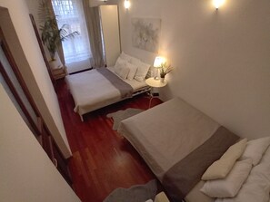 8 bedrooms, iron/ironing board, bed sheets