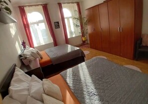 8 bedrooms, iron/ironing board, bed sheets