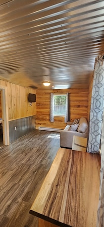 Smart TV. Charming cabin in the birches right on the atv trail!
