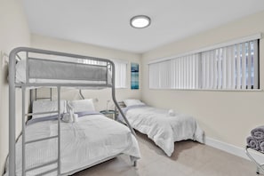 2 bedrooms, iron/ironing board, WiFi, bed sheets