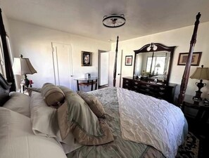 1 soverom, skrivebord, wi-fi (inkludert) og sengetøy