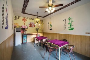 A room with a dining table, chairs, a ceiling fan, and decorative wall art. - Anjiyingjun (Anji)
