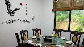 تناول الطعام