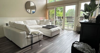 2 King beds + Sofa Sleeper / Wine / Beach / Golf Course View / Casino / Resort