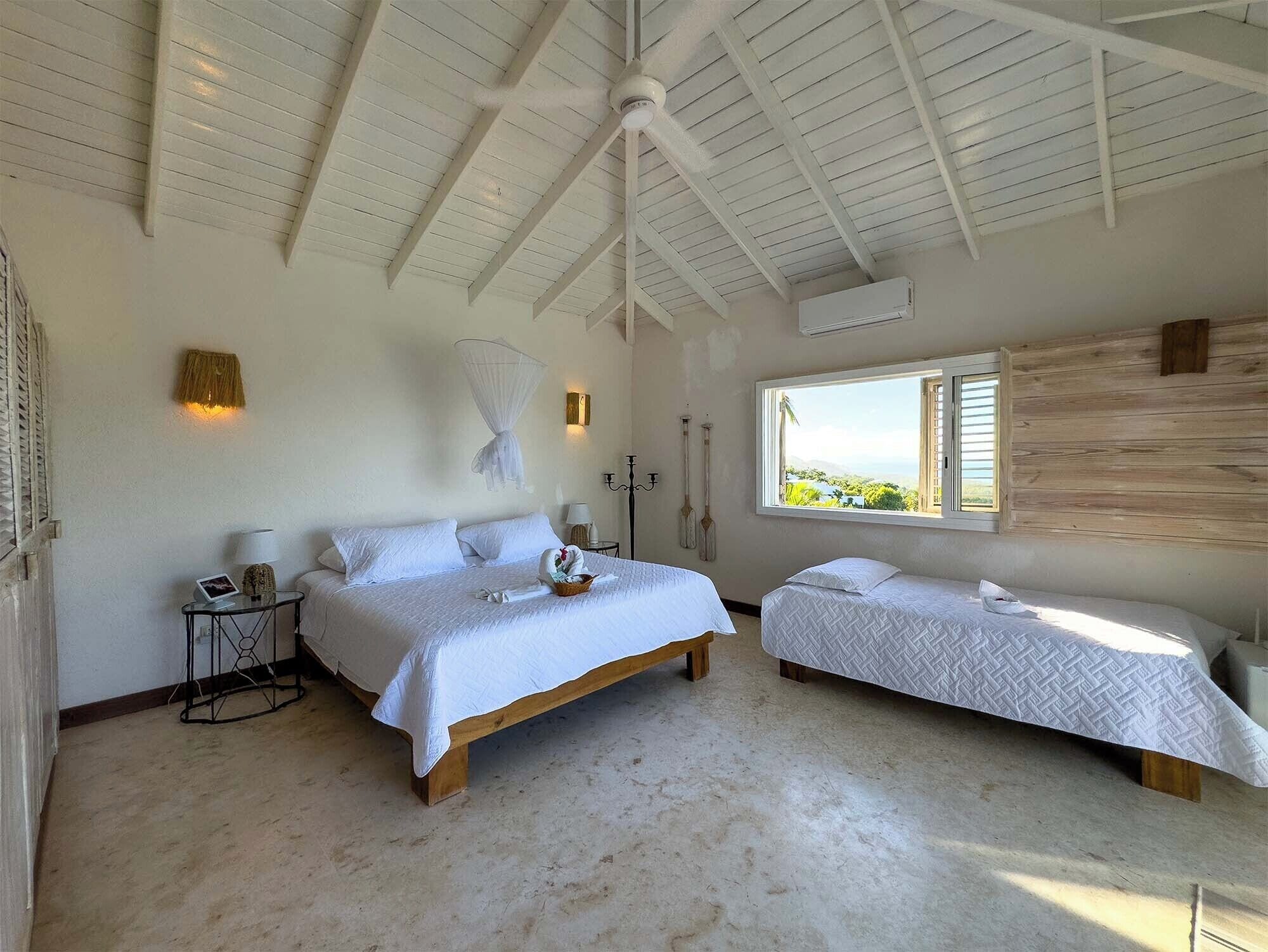 Minibar, caja de seguridad en la habitación y wifi gratis 