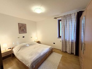 1 soverom, strykejern/-brett, wi-fi (inkludert) og sengetøy