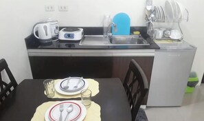 Private kitchen - Kassel Residences Staycation near NAIA (Paranaque)