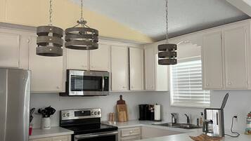 Fridge, microwave, stovetop, dishwasher