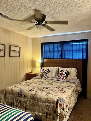 4 bedrooms, WiFi, bed sheets - Beautiful on the Canal Bay House (Galveston)