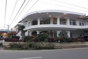 Unclassified image, 2 of 20, button - Monika Hotel (Rantepao)