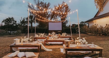 The Phoenix Estate-Luxury Modern Farmhouse Getaway