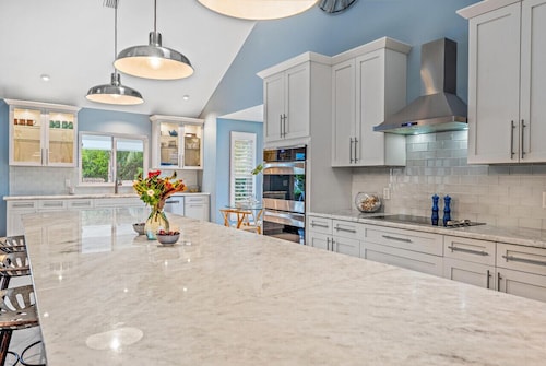 Mangrove Cove - Waterfront on the Lox!  Heated Pool, Putt-Putt, Kayaks