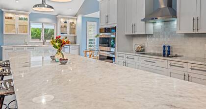 Mangrove Cove - Waterfront on the Lox! Heated Pool, Putt-Putt, Kayaks
