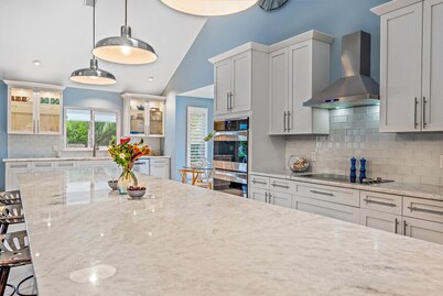 Mangrove Cove - Waterfront on the Lox!  Heated Pool, Putt-Putt, Kayaks