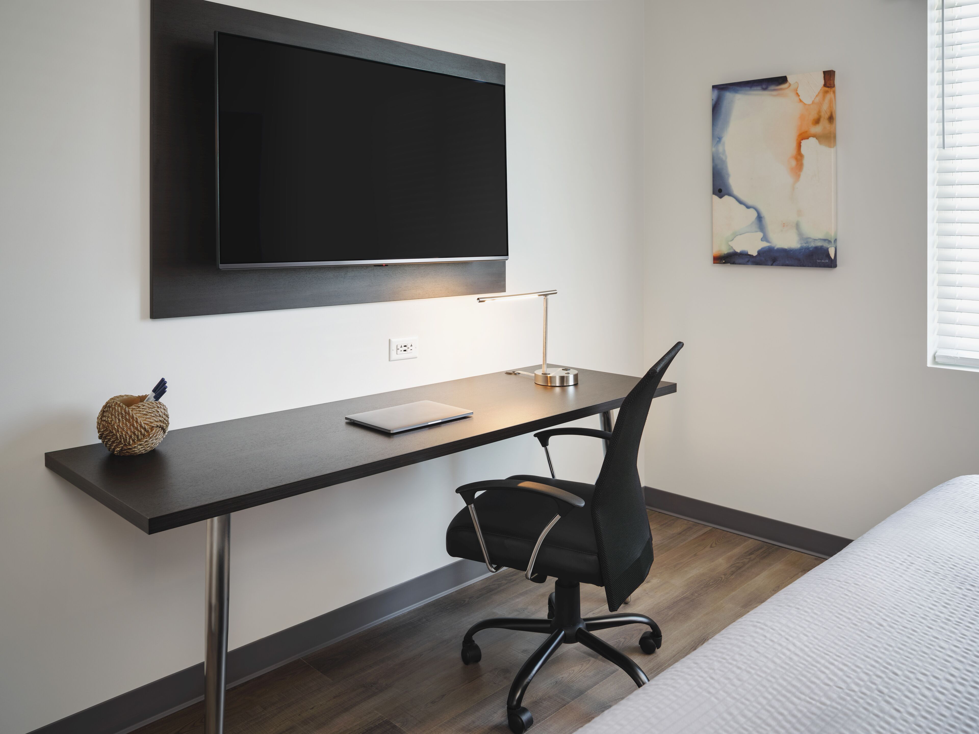 Deluxe Suite, 1 King Bed with Sofa bed, Kitchen | 1 bedroom, desk, laptop workspace, blackout drapes