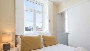 1 bedroom, Internet, bed sheets - LuxiStay Foz Habitatio – Cozy Studio (Porto)