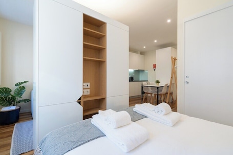 1 bedroom, internet, bed sheets. LuxiStay Foz Habitatio – Deluxe Studio