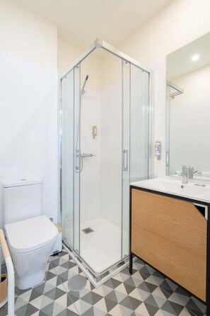 Bruser, hårtørrer, håndklæder